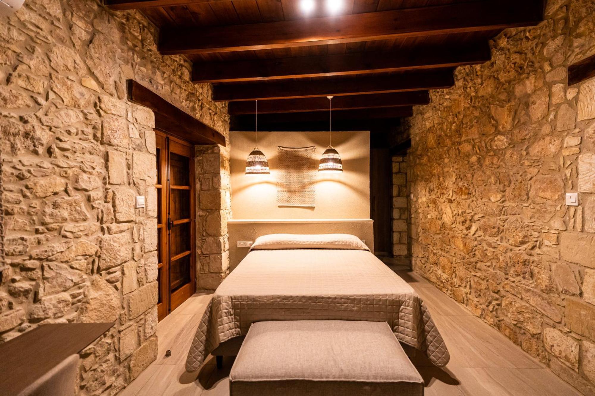 Harma Traditional Boutique Suites Paphos Room photo