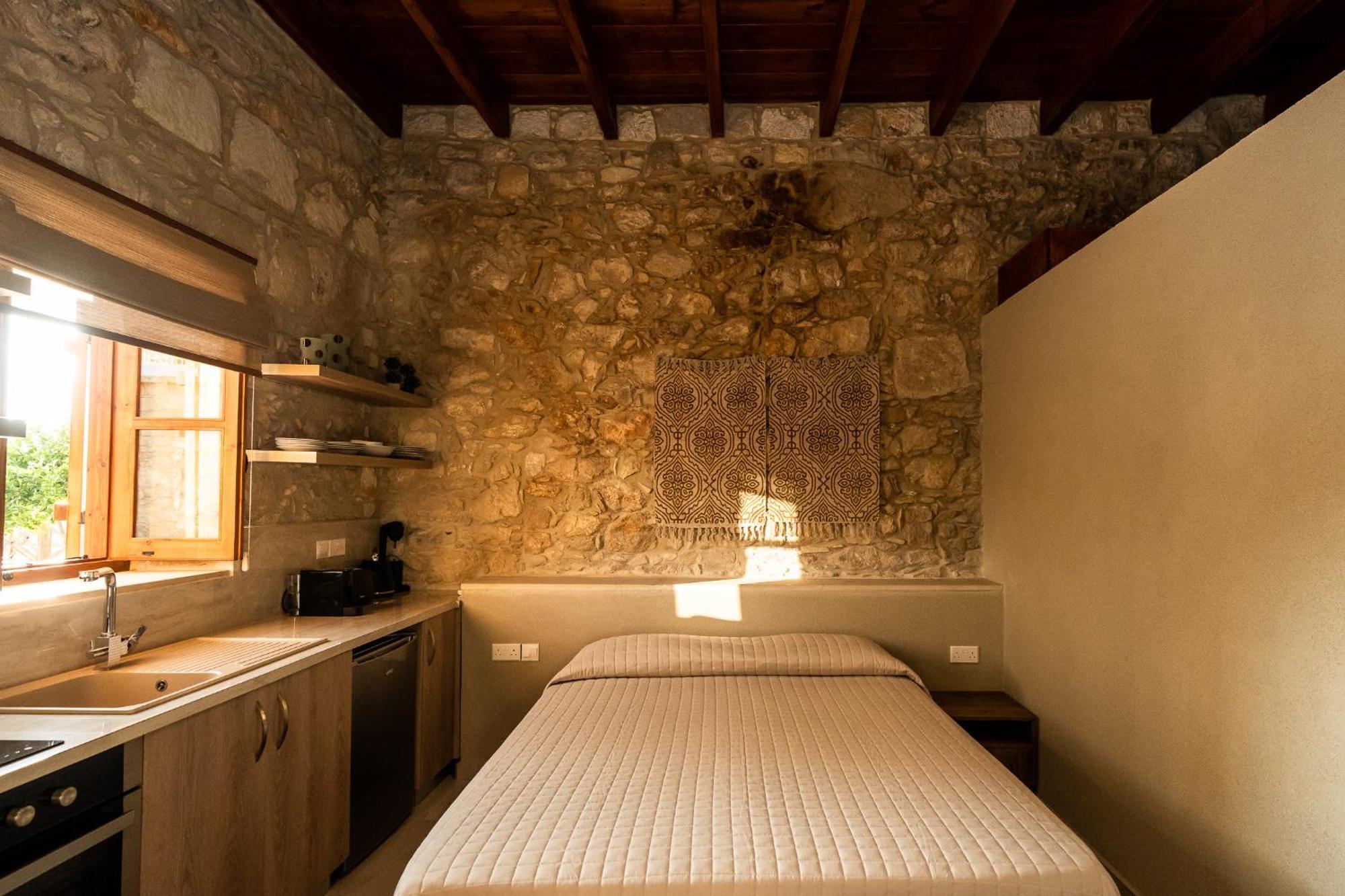 Harma Traditional Boutique Suites Paphos Room photo