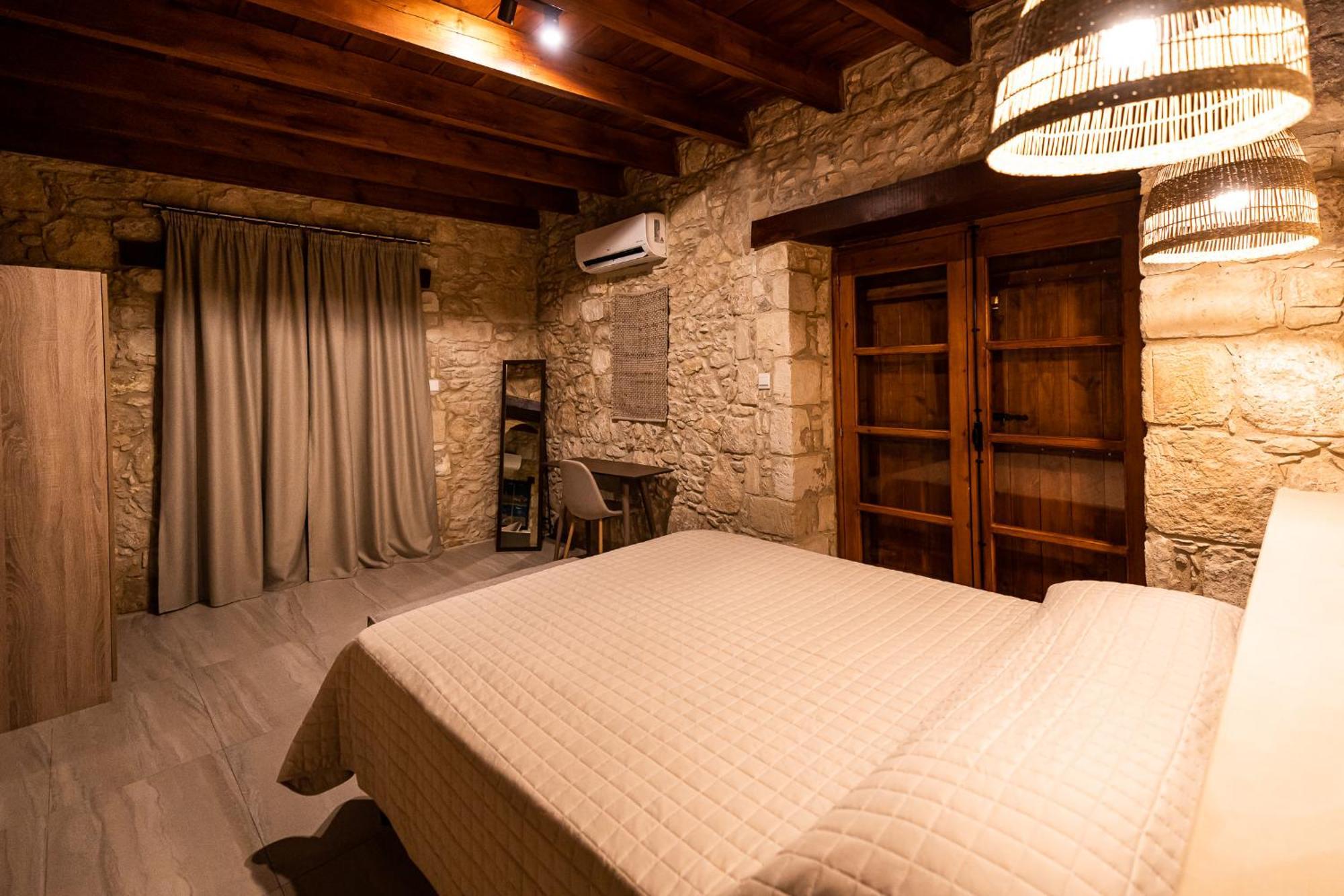 Harma Traditional Boutique Suites Paphos Room photo