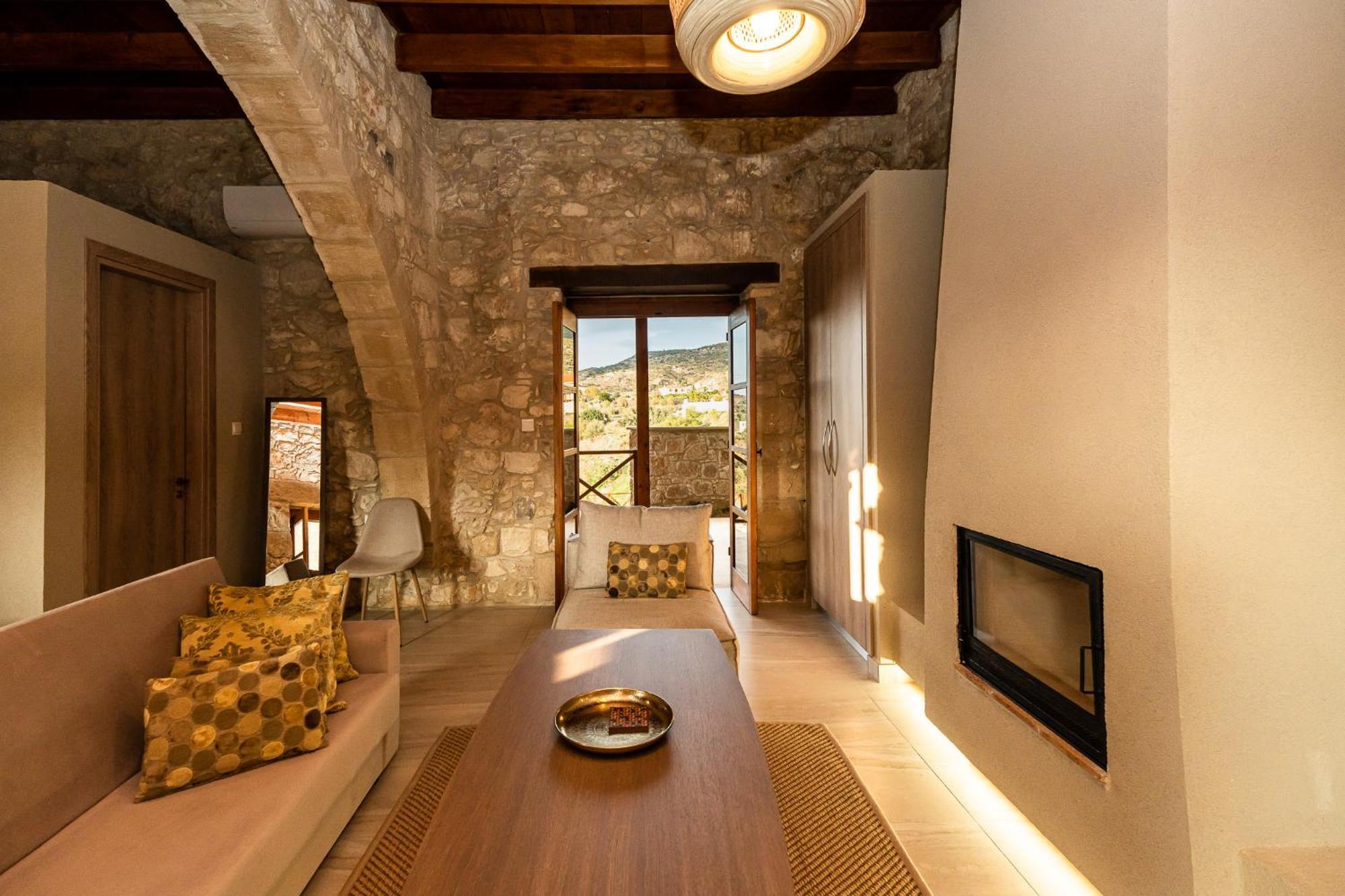Harma Traditional Boutique Suites Paphos Room photo