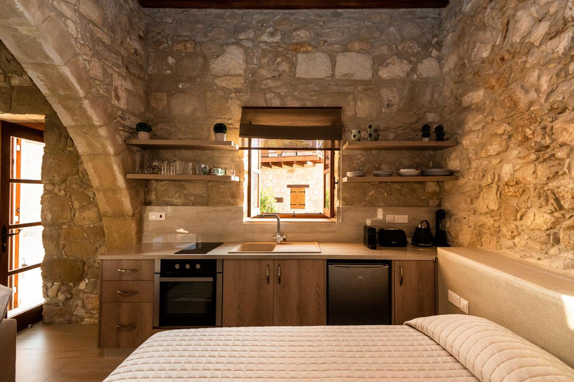 Harma Traditional Boutique Suites Paphos Room photo