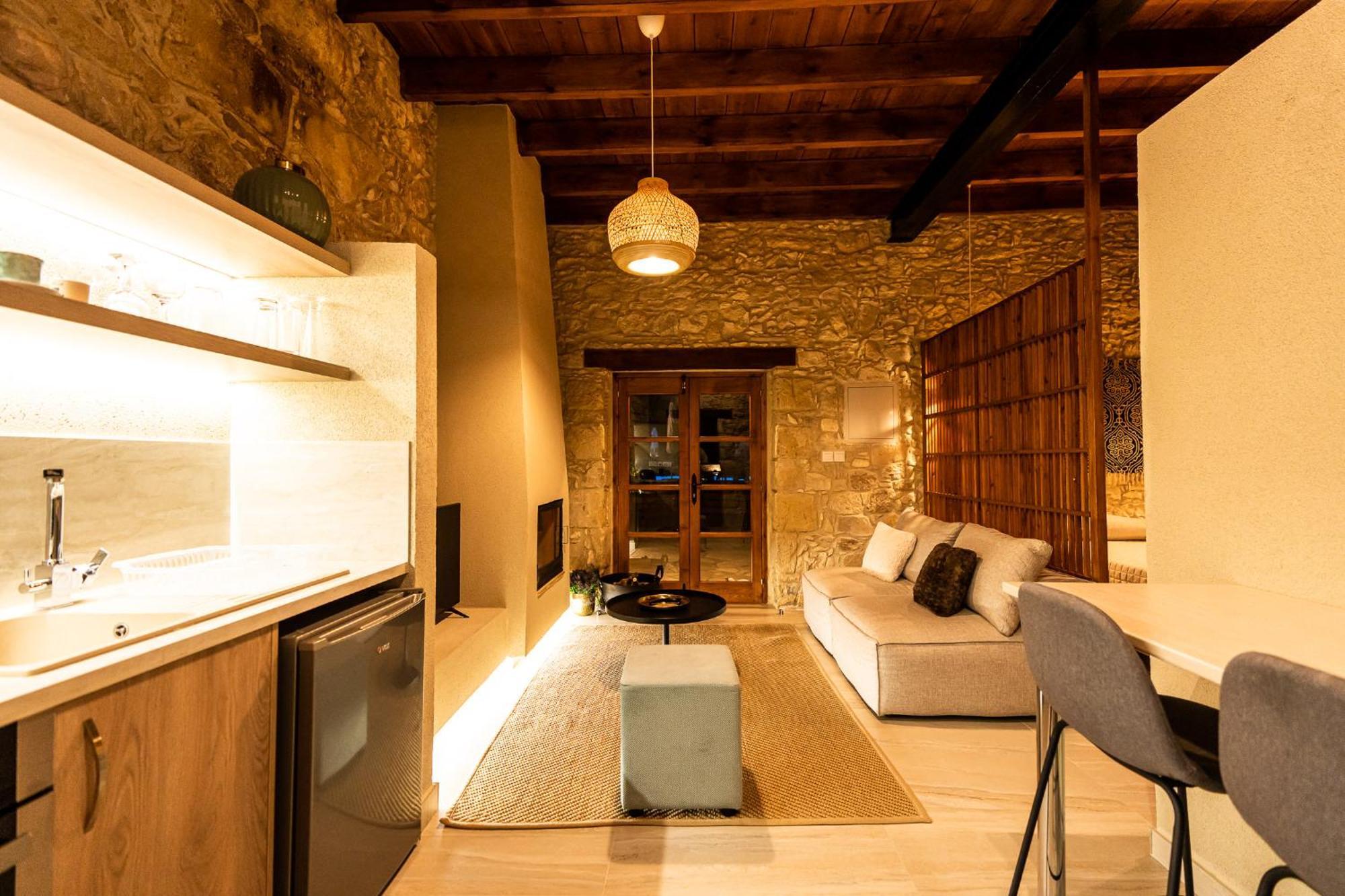 Harma Traditional Boutique Suites Paphos Room photo