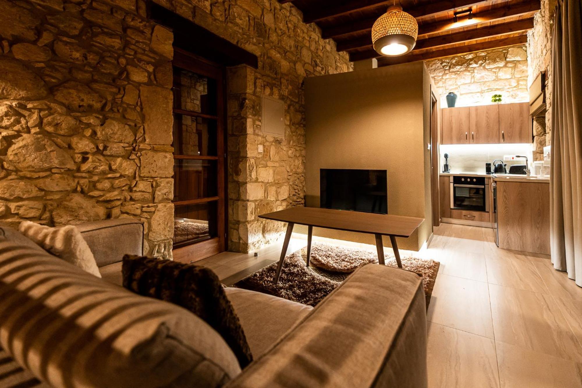 Harma Traditional Boutique Suites Paphos Room photo