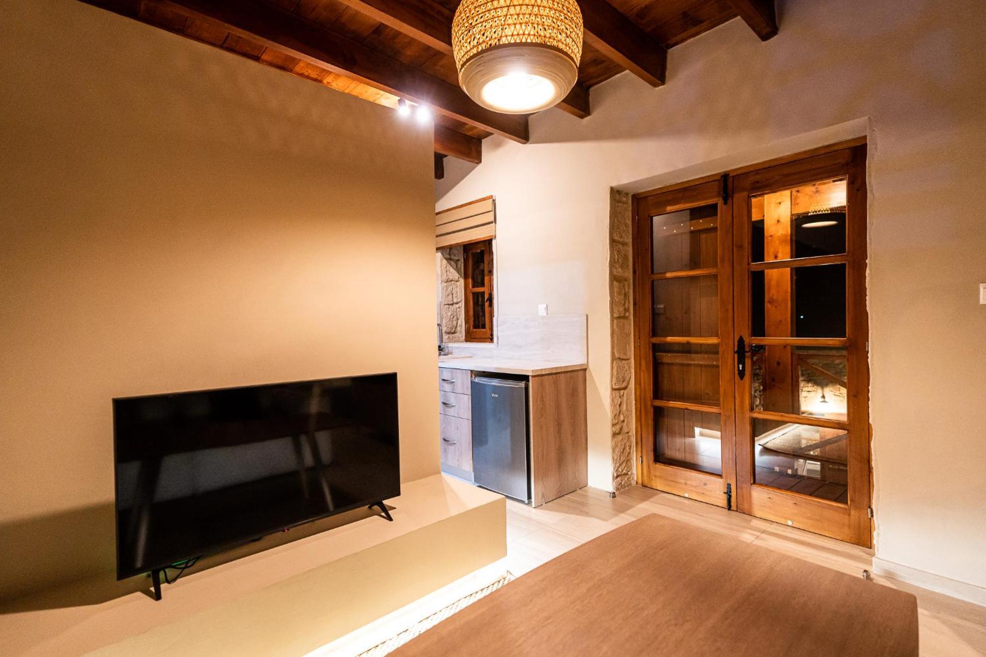 Harma Traditional Boutique Suites Paphos Room photo