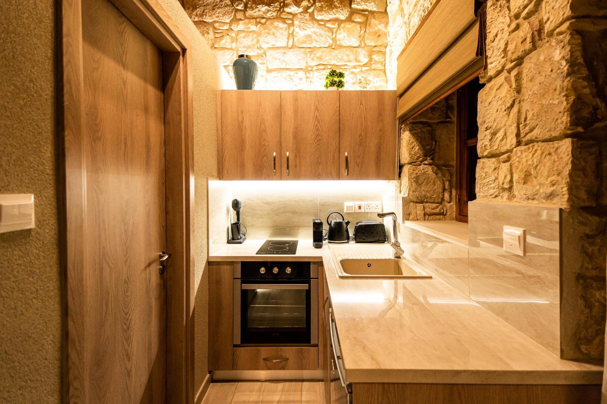 Harma Traditional Boutique Suites Paphos Room photo